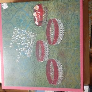 One set (4 bowls) Indiana glass Co.diamond point Salad Bowls.